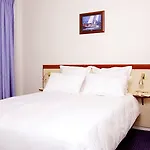 Comfort Suites Cannes Otel