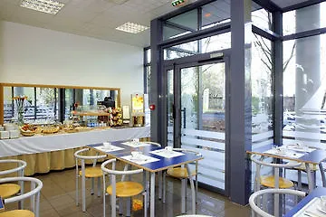 Comfort Suites Cannes ホテル